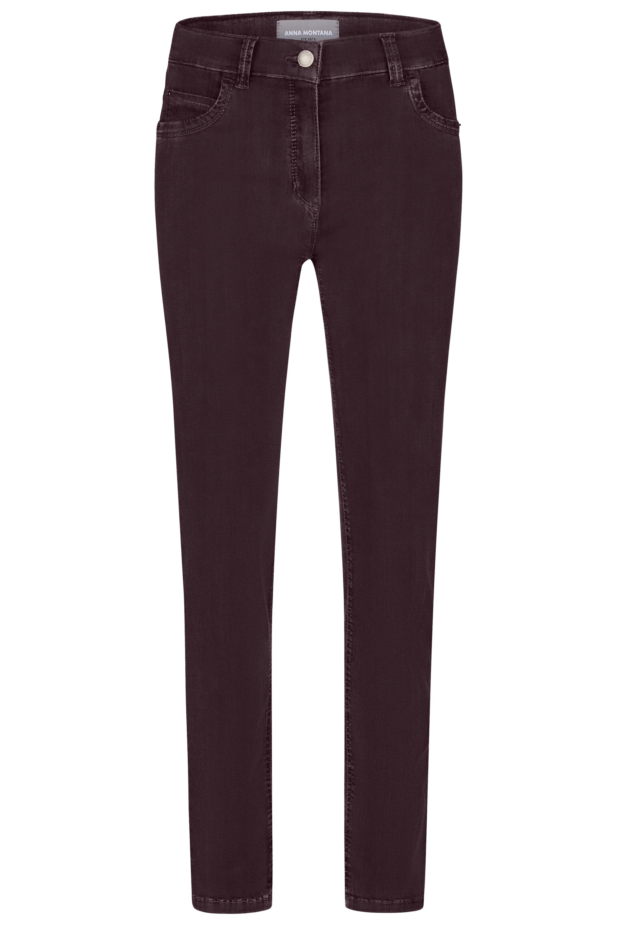 Rote Damenjeans mit schmalem Bein und mittlerer Leibhöhe.